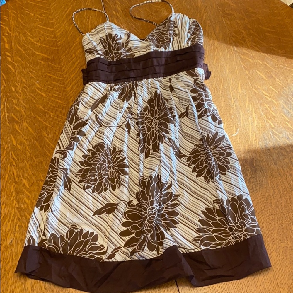 Brown/white floral dress